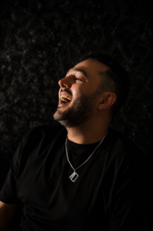 خنده‌ی جمعی وسط برنامه